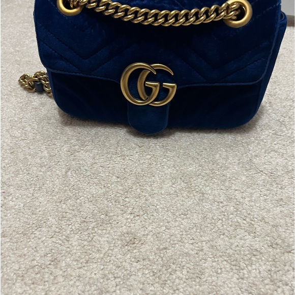 Gucci Marmont in excellent condition. Blue velvet with aged gold hardware - Picture 2 of 4